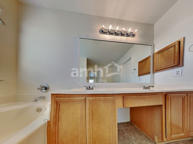 Building Photo - 202 Splintered Arrow Dr