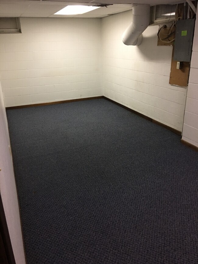 Additional room - 911 S Mulberry St