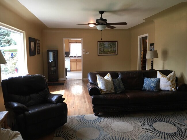 Building Photo - Beautiful Large Home in the Avenues