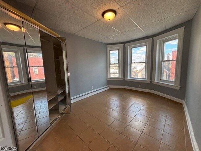 Building Photo - 514 E Jersey St
