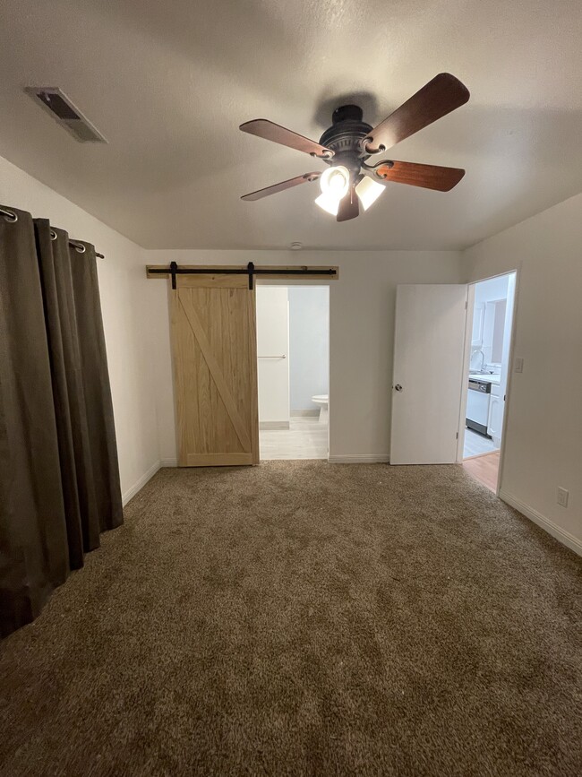 Building Photo - 480 S 200 W