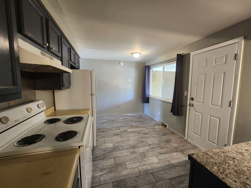 Building Photo - 723 Fraser St