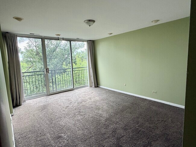 Building Photo - 5820 Oakwood Dr