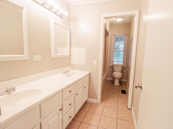 Building Photo - 4905 Robbins Dr