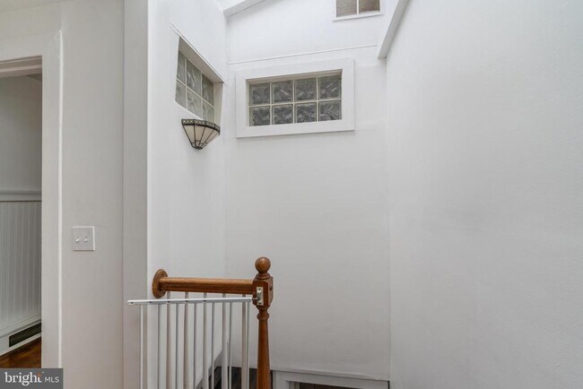 Building Photo - 1153 Riverside Ave