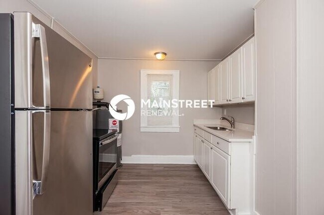 Building Photo - 3 Bedroom Pet-Friendly Home in Charlotte, NC with Main Street Renewal