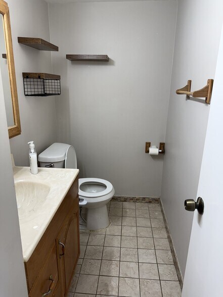 Building Photo - 38177 Jamestown Dr