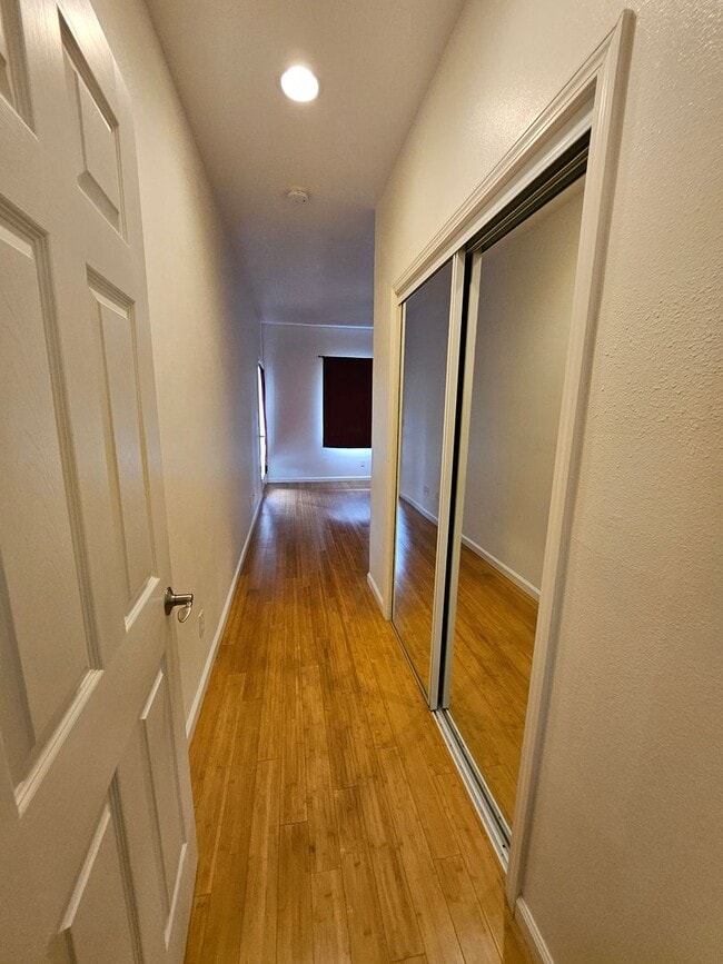 Building Photo - Lovely & spacious 3 bedroom 2 bath home (u...