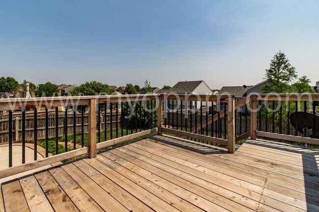 Building Photo - Stunning 3 Bedroom / 2 Bathroom Home | Mil...