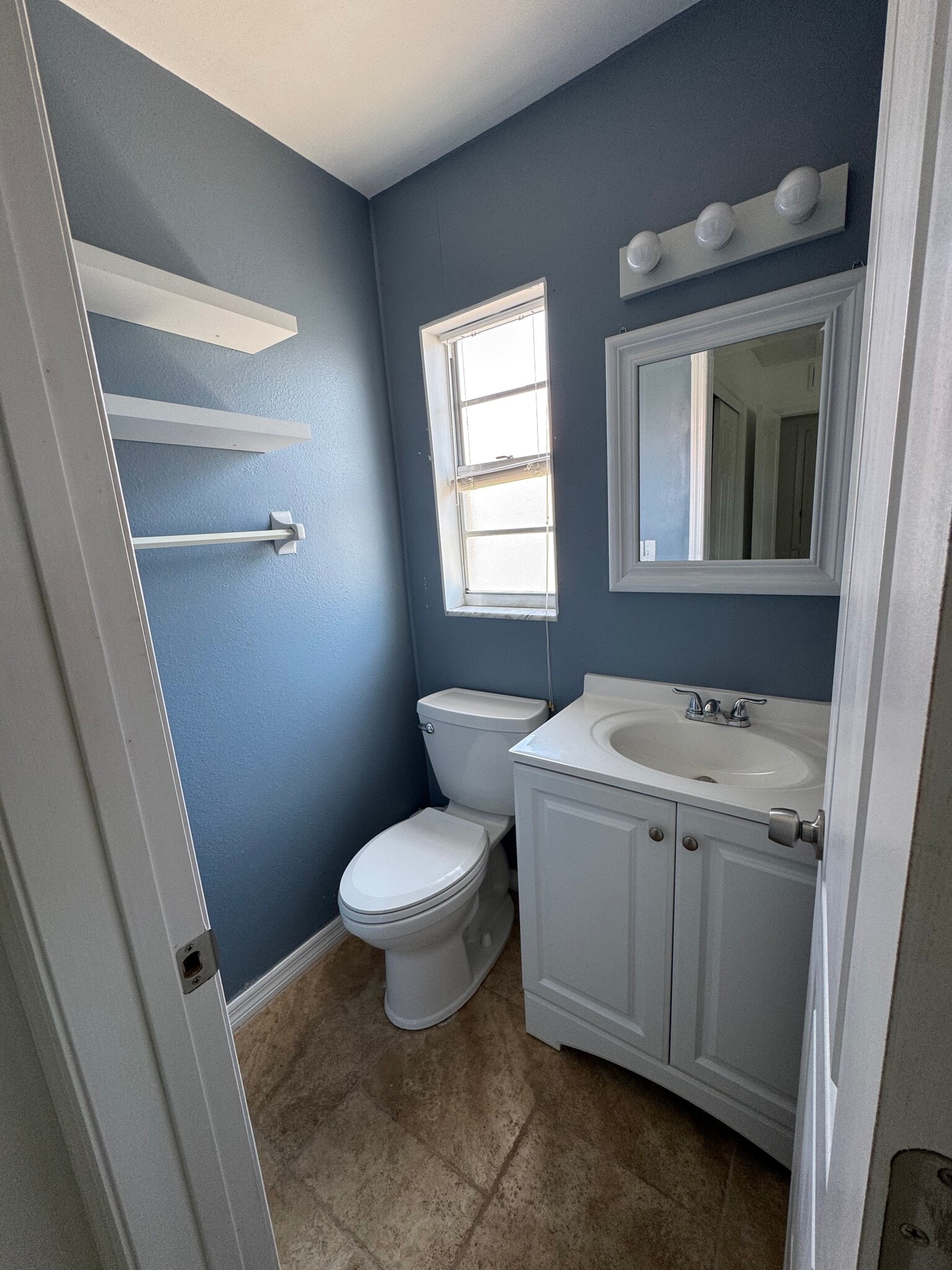 Building Photo - 6527 S West Shore Cir