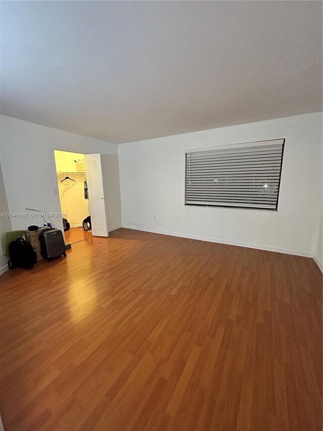 Building Photo - 9421 Fontainebleau Blvd