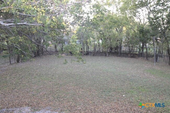 Building Photo - 512 Creek St