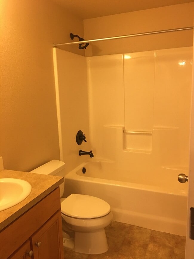 Building Photo - Single level home in Foxborough!