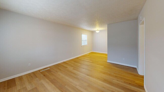 Building Photo - 3 BEDROOMS, 1 FULL BATHROOM + 2 CAR Carport Beautiful Single Family house available to show NOW f...