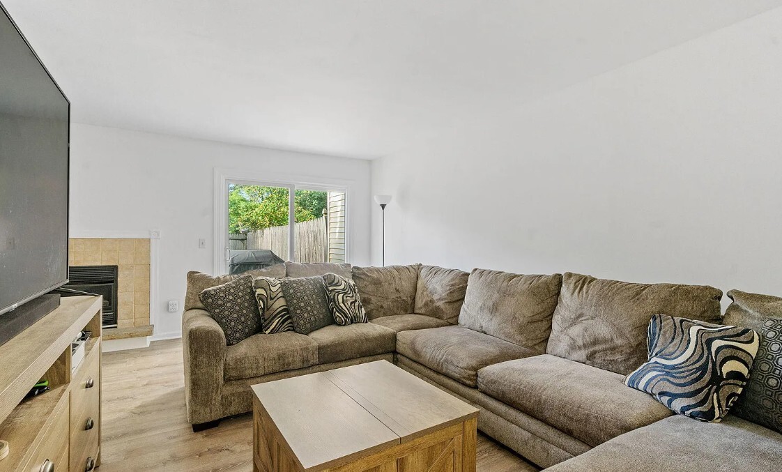 Building Photo - 6 Heartwood Ct