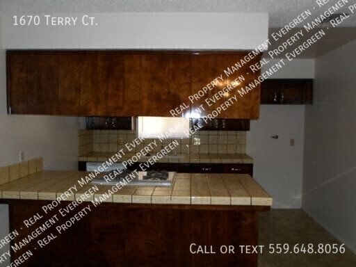 Building Photo - 1670 W Terry Ct