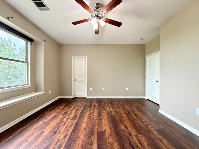 Building Photo - 3300 Forest Creek Dr