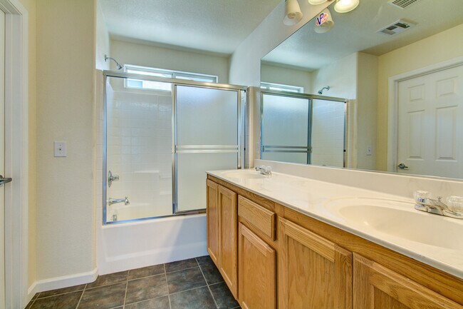 Building Photo - **$800 OFF MOVE IN BY 12/12/25**3-Story Home with Private Bathrooms and Strip View