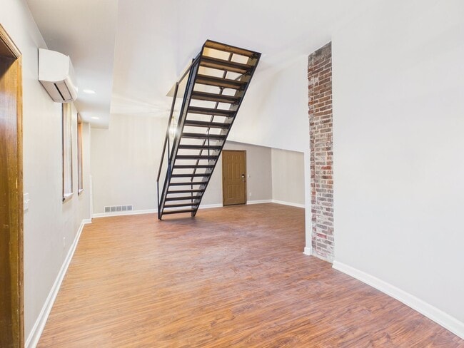 Building Photo - 1416 Lawton St