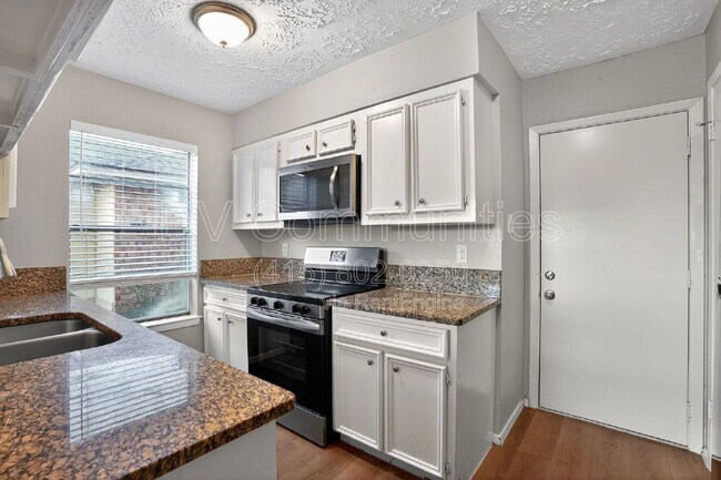 Building Photo - 20021 Cottonglade Ln