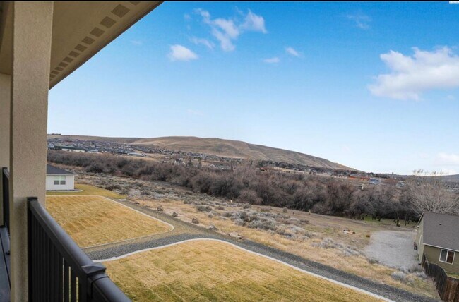 Building Photo - Luxury New Construction Five Bedroom Three...