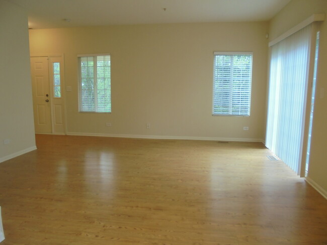 Building Photo - 615 Windsor Dr