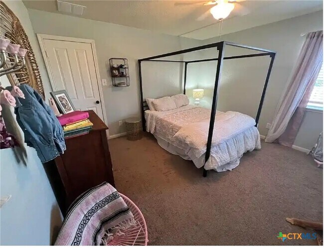 Building Photo - 248 Oak Creek Way