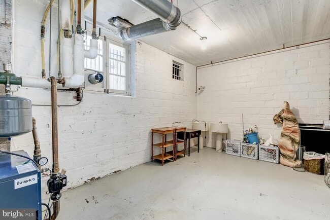 Building Photo - 2425 California St NW