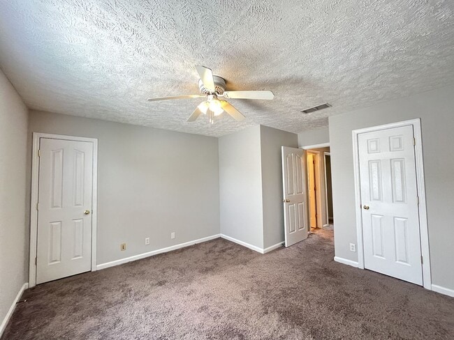 Building Photo - Flexible 4-Bed Home on Corner Lot in Everg...