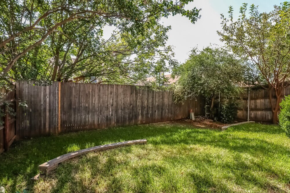 Building Photo - 941 Azalia Dr