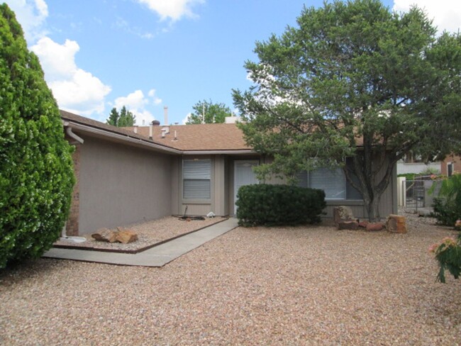 Building Photo - Four Beds in the Foothills