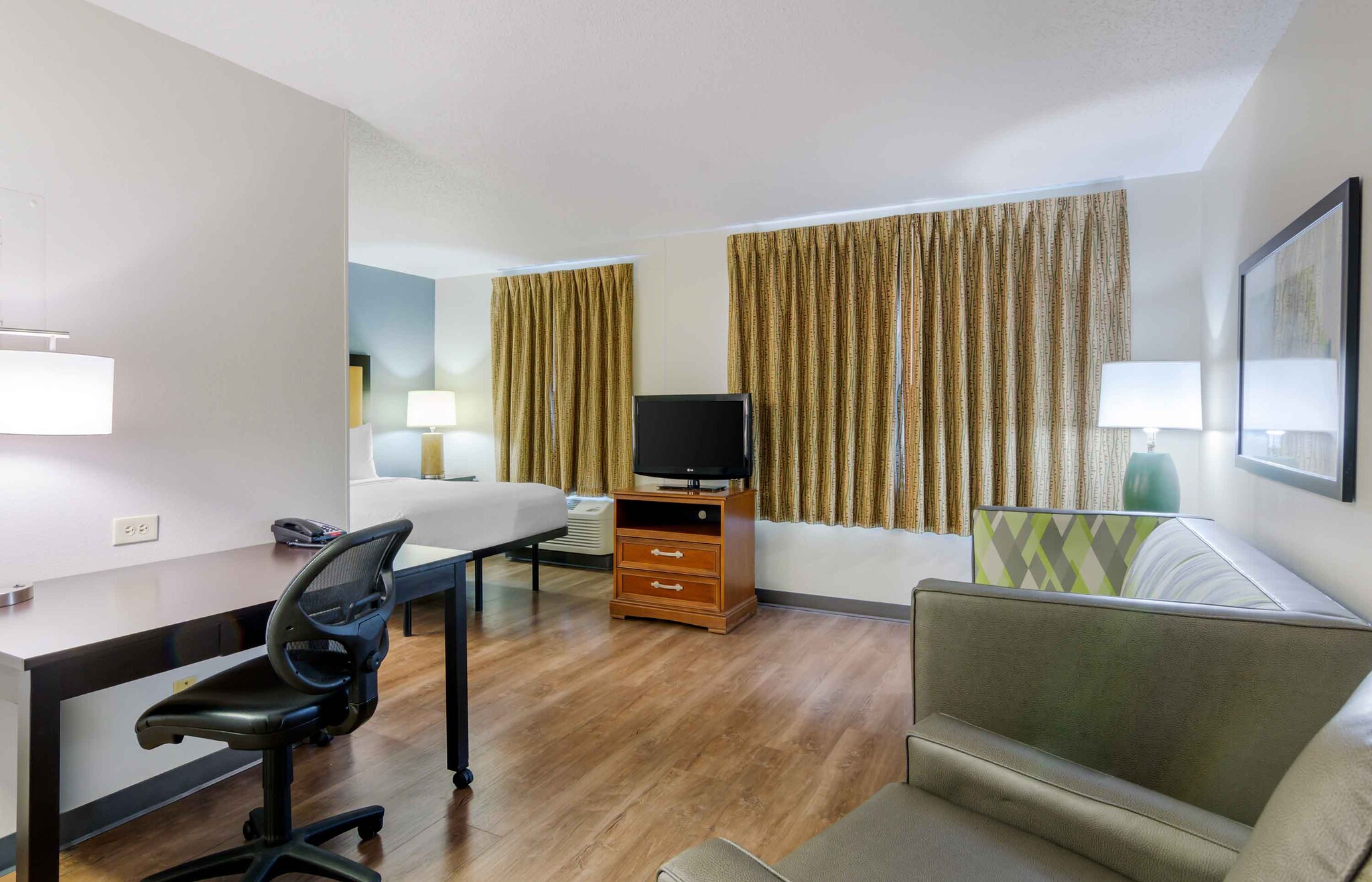 Building Photo - Furnished Studio-Richmond - W. Broad Stree...