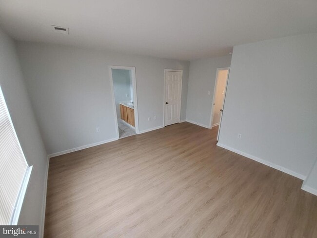 Building Photo - 3344 Vineland Pl