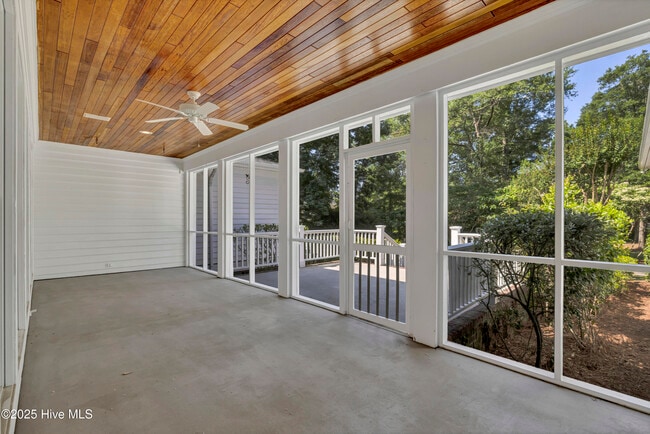 Building Photo - 844 Arboretum Dr