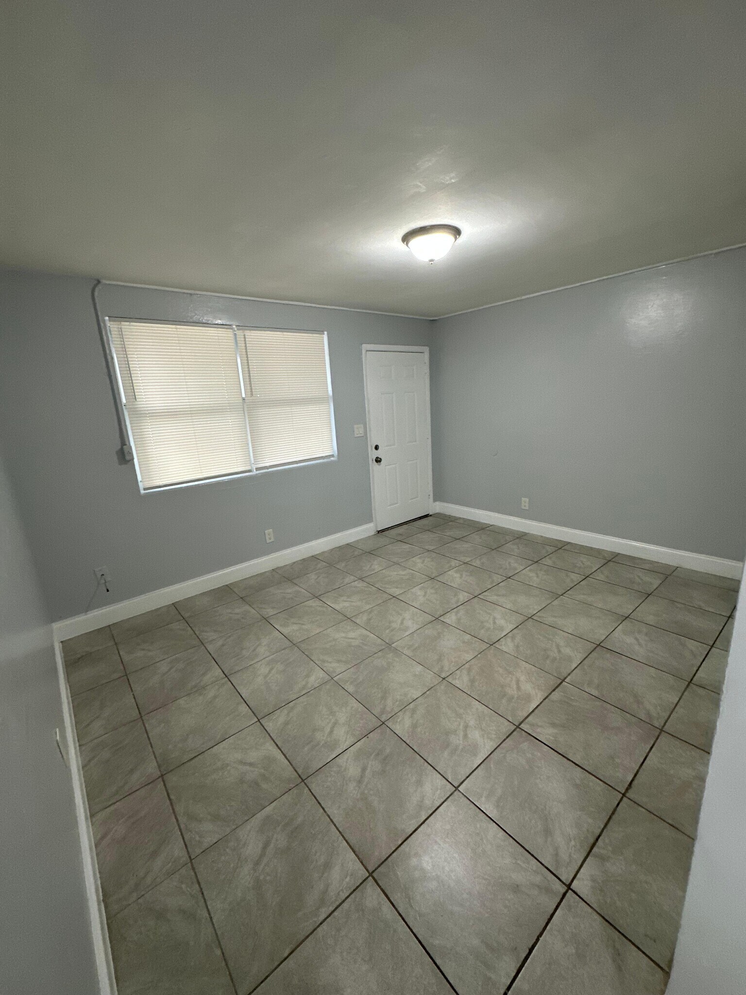 Building Photo - 2004 Palafox St