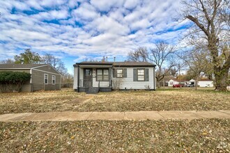 Building Photo - Introducing our charming 3-bedroom, 1-bath...