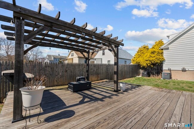 Building Photo - 28 Iver Ave