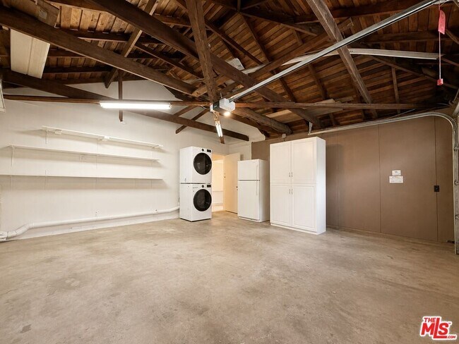 Building Photo - 2200 S Canfield Ave