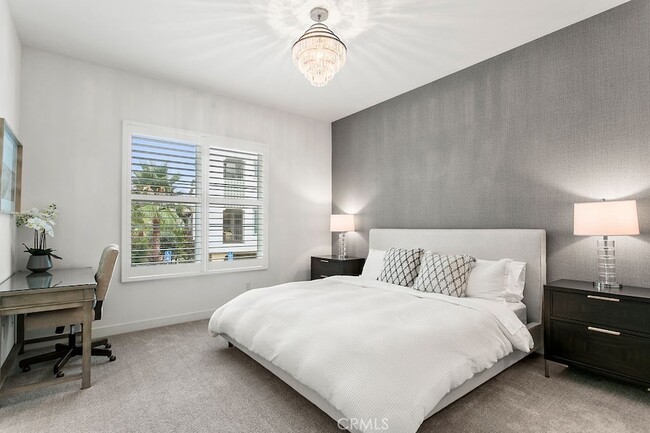 Building Photo - 3440 Doheny Way