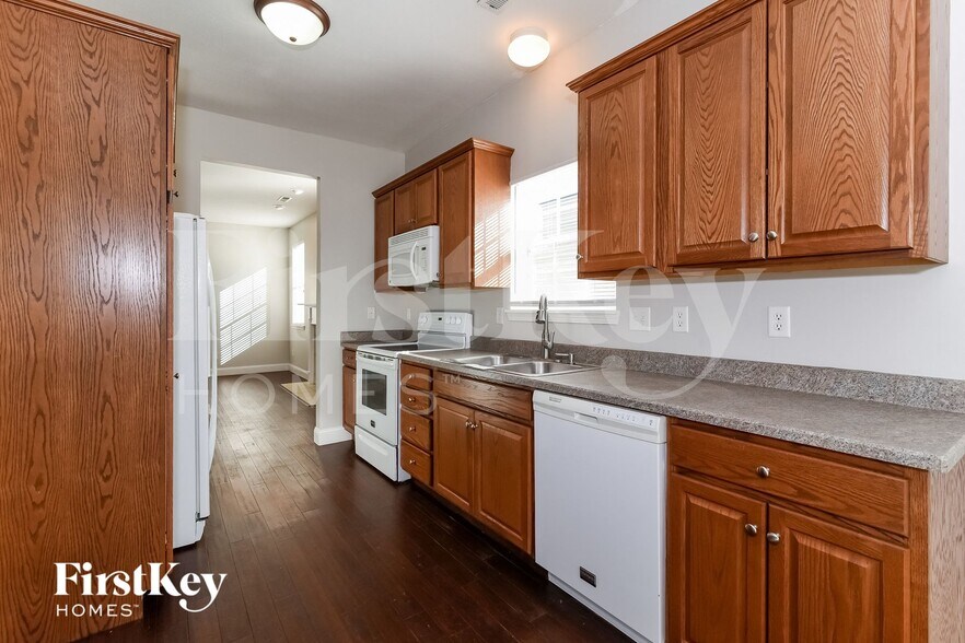 Building Photo - 5630 Sweet River Dr