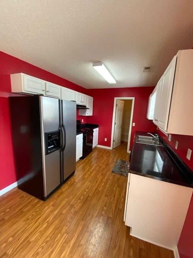 Building Photo - Charming 2 bed 2 bath home in Whitney Pines