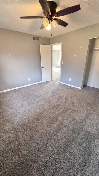 Building Photo - 3420 Parkwood Dr