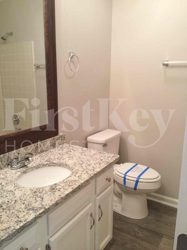 Building Photo - 5800 Old Meadow Rd