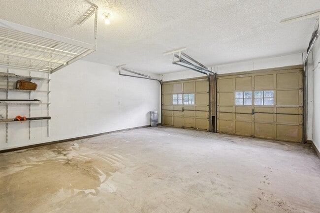 Building Photo - 5900 Gateshead Dr