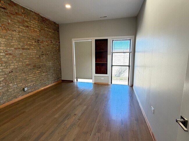 Building Photo - 2727 S Archer Ave