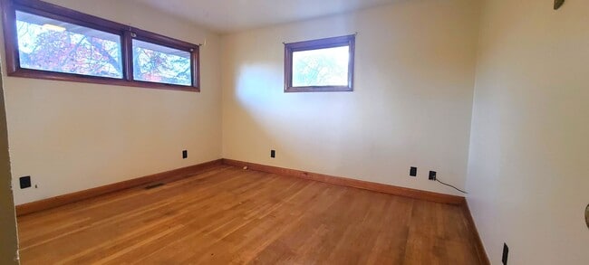 Building Photo - HALF OFF FIRST MONTH RENT! Single family brick home with full unfinished bsmt & detached garage