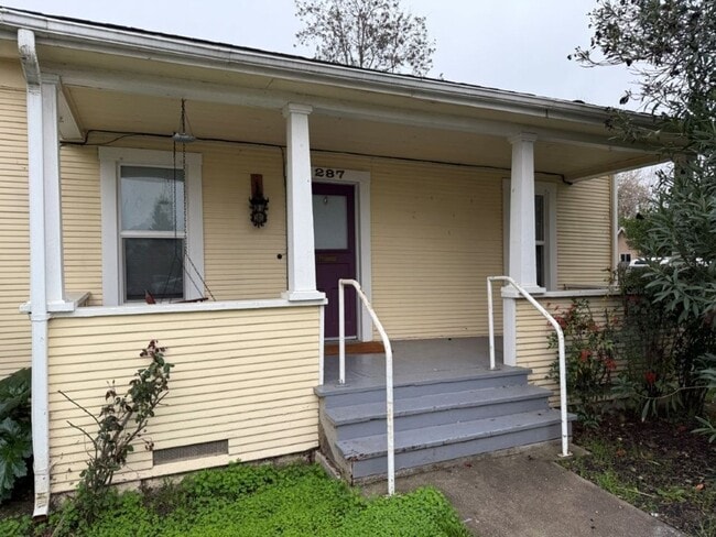 Building Photo - 3 Bedroom 1.5 Bath Downtown Dixon *STAR RENTALS