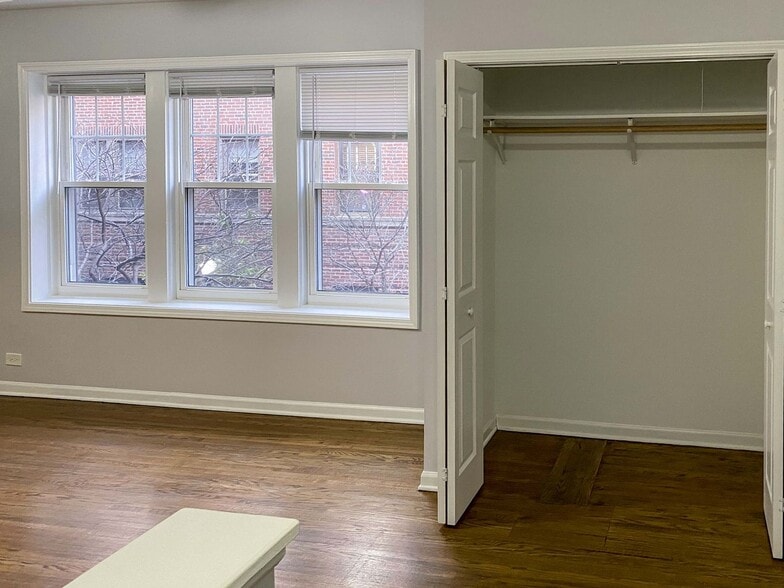 Building Photo - 3715 N Sheffield Ave