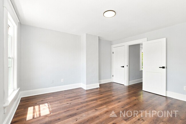 Building Photo - 578 Stewart Ave