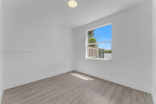 Building Photo - 3907 SW 155th Ave
